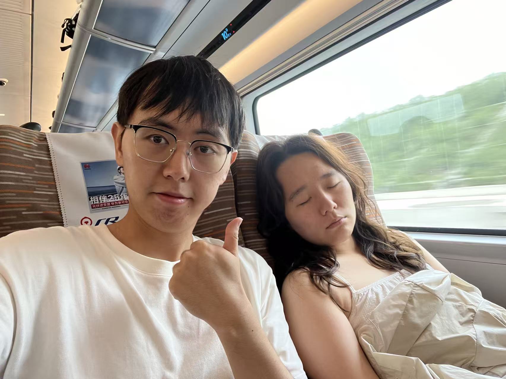 小呼噜 · 火车上